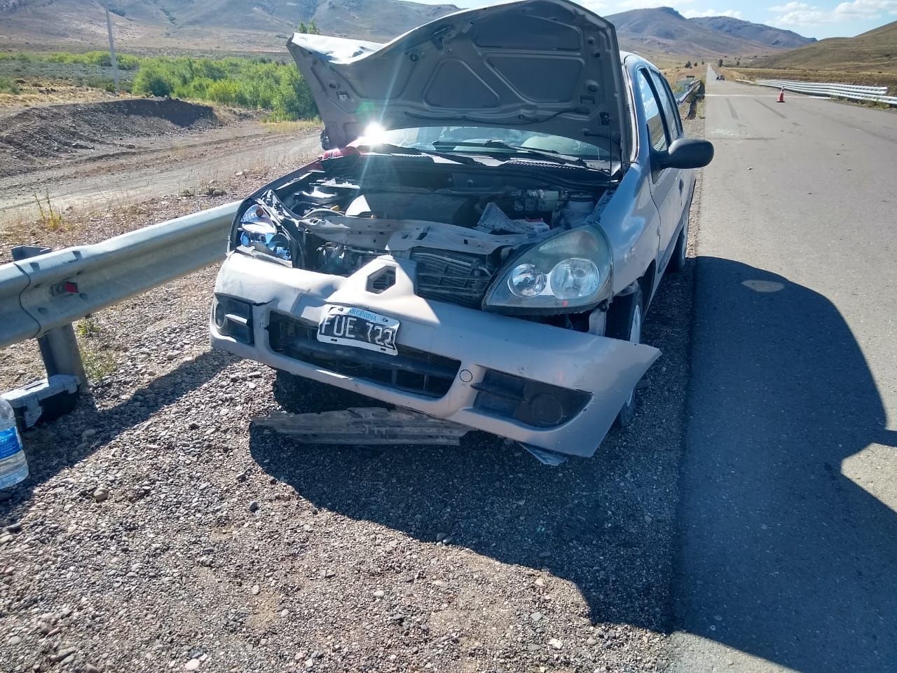 Fuerte impacto entre tres vehículos en la ruta 40