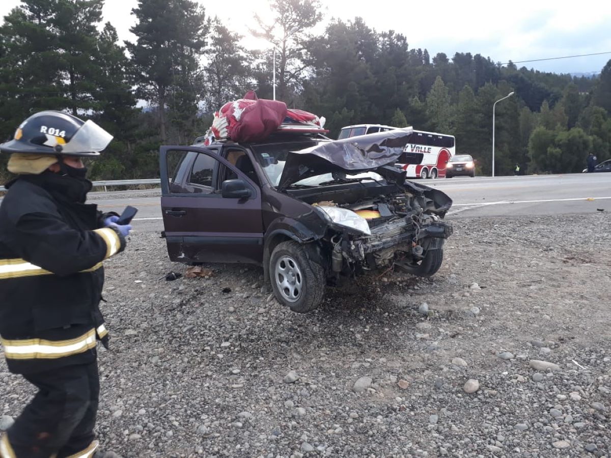 Fuerte choque en el acceso a Lago Puelo