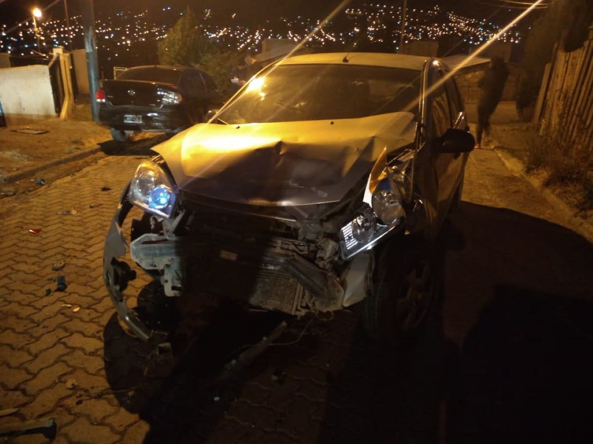 Esquel: Conducía completamente ebrio y chocó un auto estacionado
