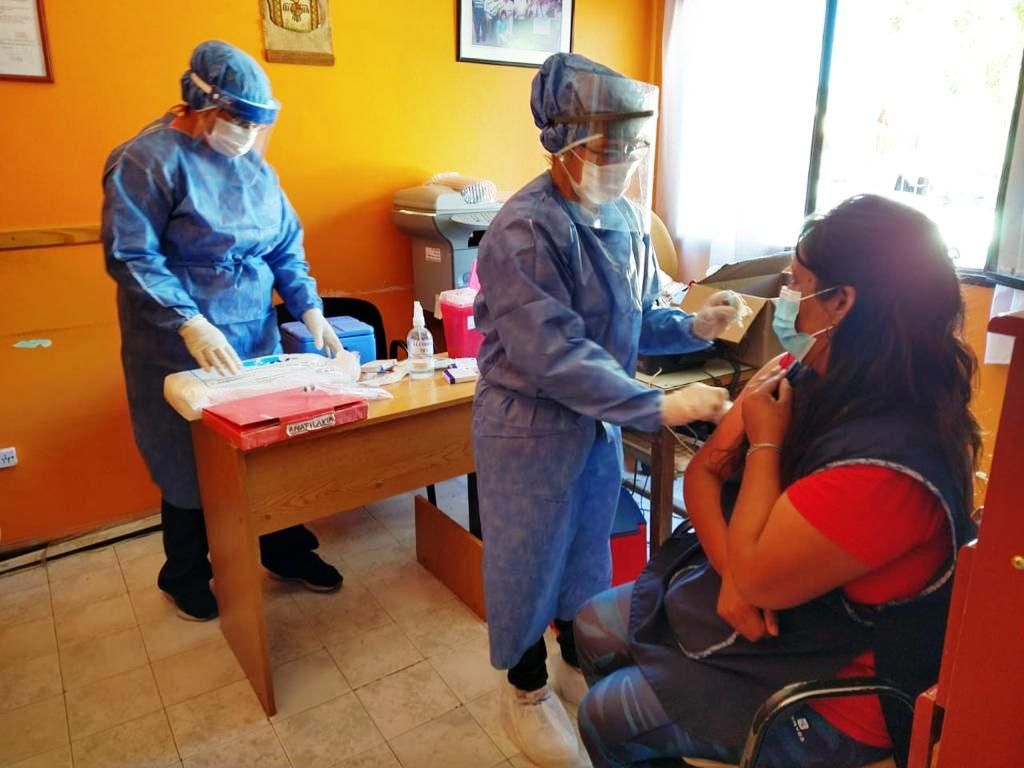 Covid-19: Comenzó la vacunación en el hogar de ancianos de Esquel