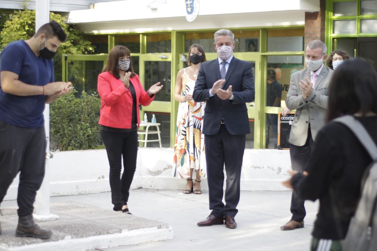 Arcioni y Perata presidieron el acto de inicio de clases (Gobierno de Chubut)