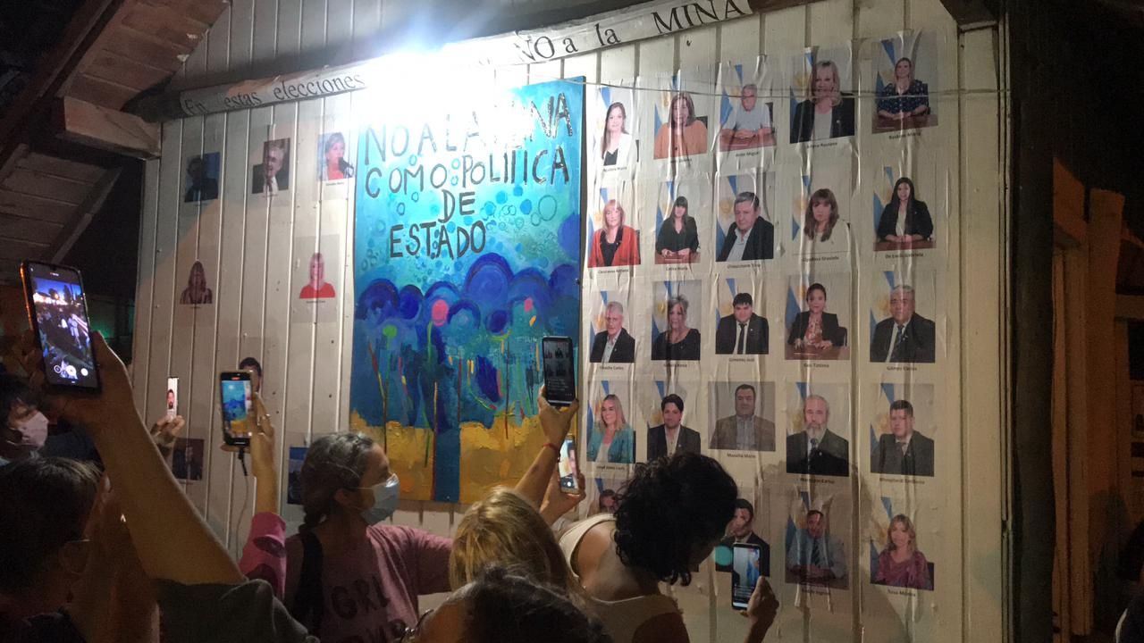 Zonificación: Esquel inauguró un mural con la imagen de legisladores de Chubut