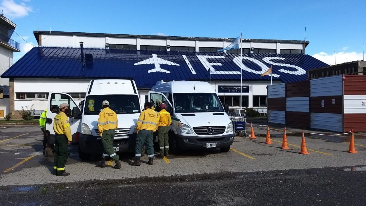 Aterrizaron en Esquel los Brigadistas que se dirigen a la zona de los incendios