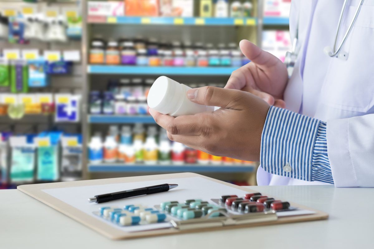 Personal de farmacia no está entre los grupos prioritarios de vacunación (Diariofarma )