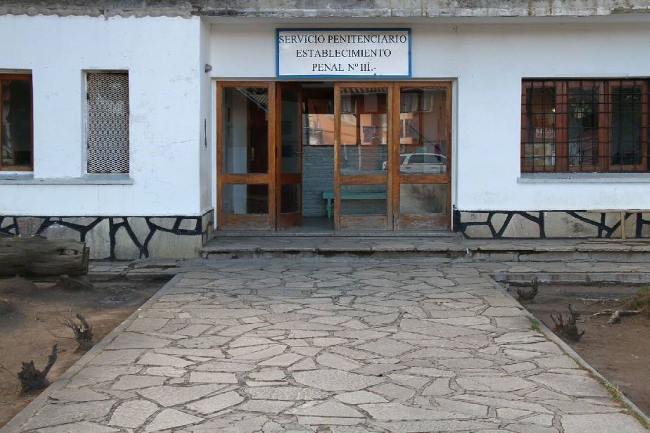 Buscan a dos internos que escaparon de un penal de Bariloche (Bariloche2000.com)