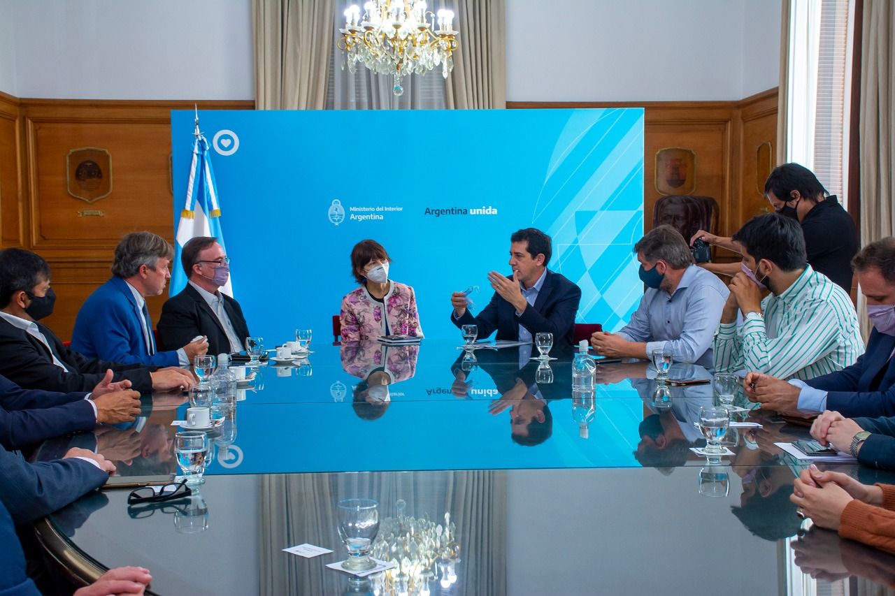 Intendentes de la cordillera reunidos con Wado De Pedro