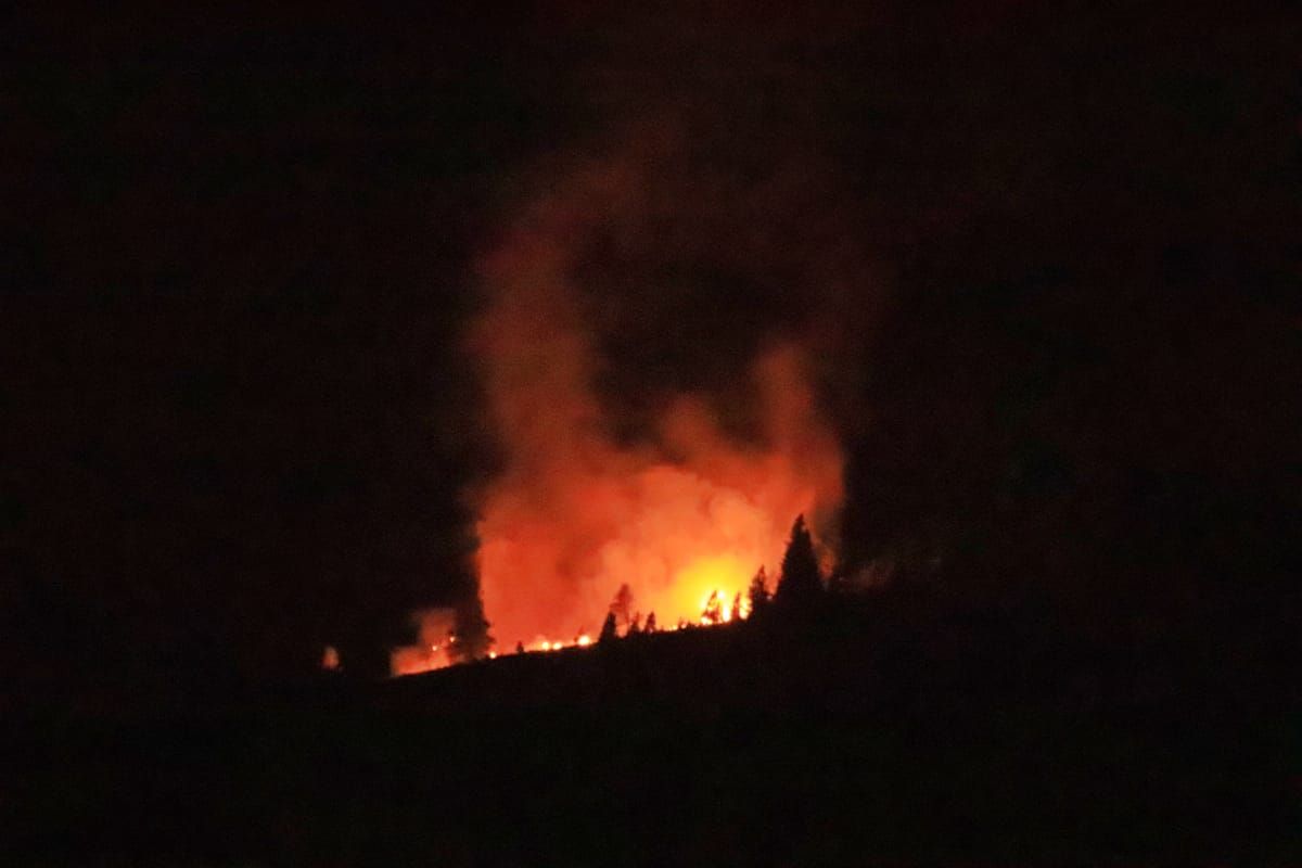 Una fuerte tormenta eléctrica generó un incendio en el Cerro La Cruz (David Paillan)
