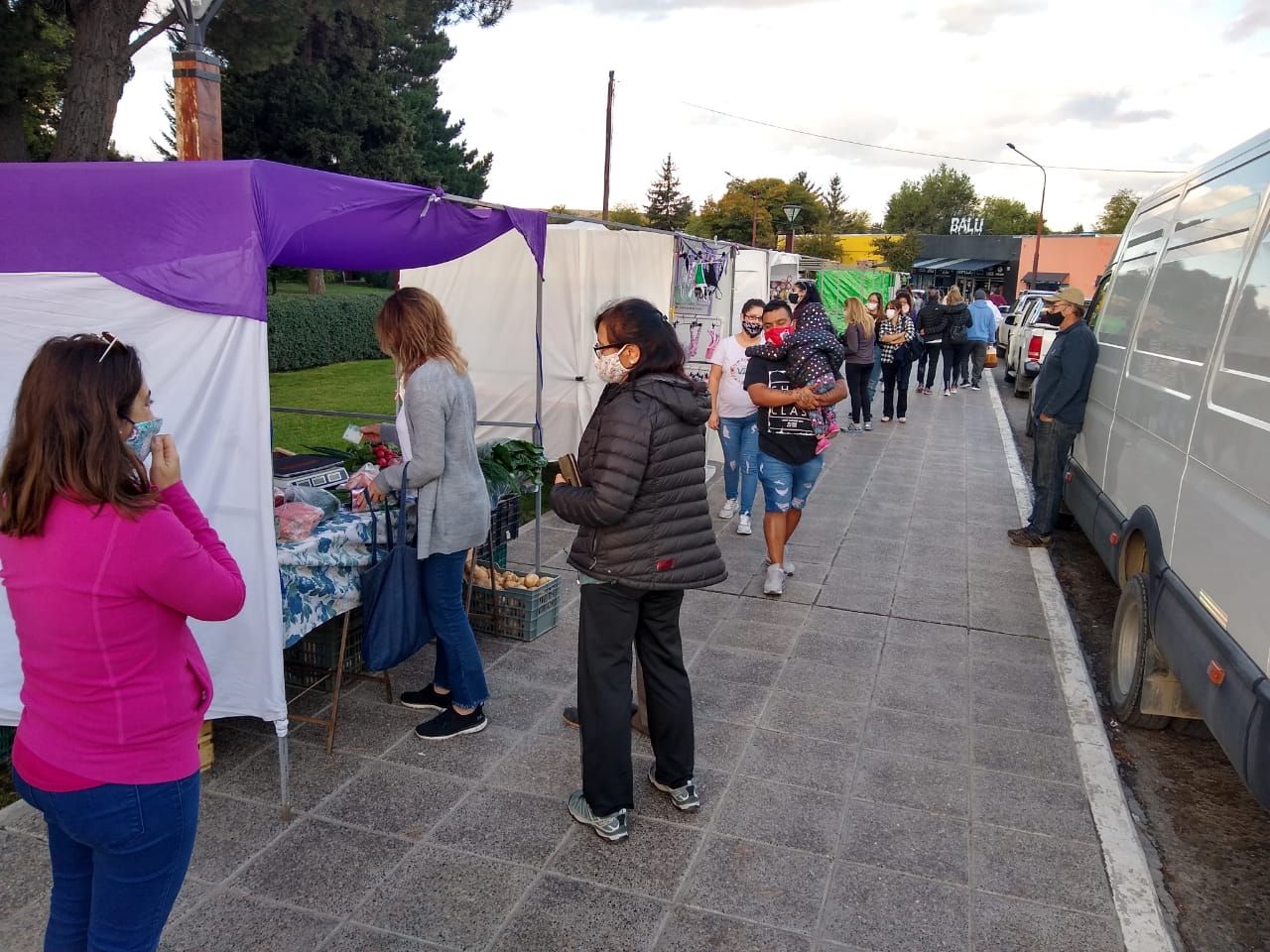 El sábado hay feria en el Parque Nacional Los Alerces.