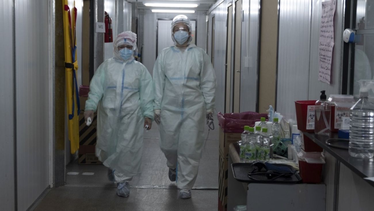 Personal de salud comienza a cobrar el bono (Télam)