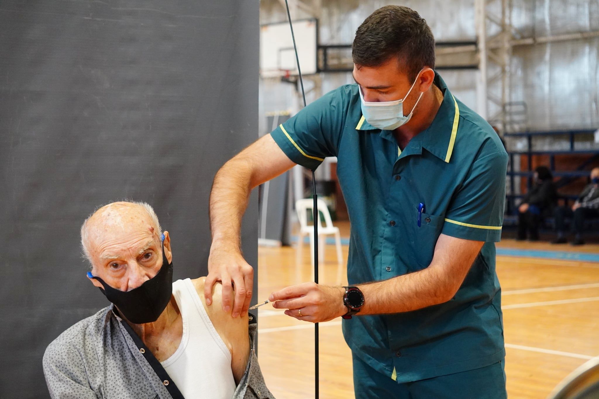 COVID: Comienzan a vacunar en Chubut personas de riesgo entre 18 y 59 años