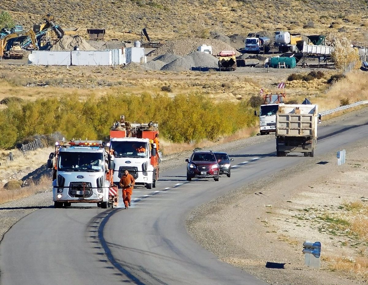 Vialidad Nacional realiza demarcación en la Ruta 40 entre Mayoco y Esquel
