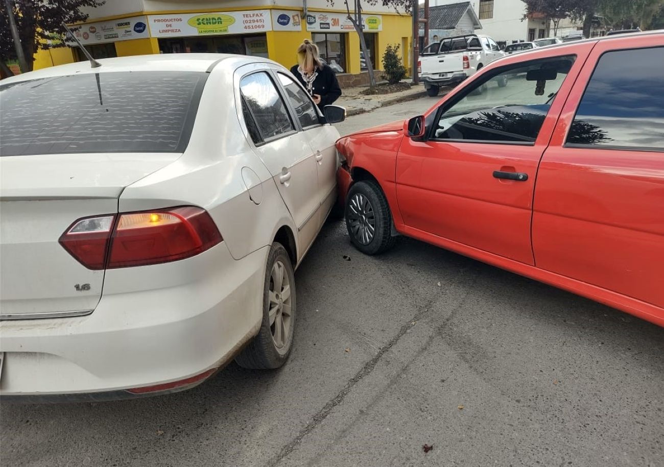 Tras un choque, una mujer embarazada fue trasladada al Hospital (Policía del Chubut)