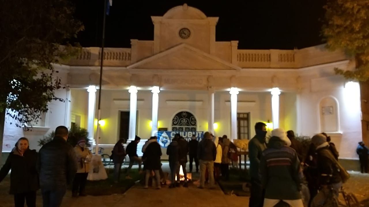 Indignación en Esquel "queremos que la Iniciativa igual tratamiento que la zonificación"