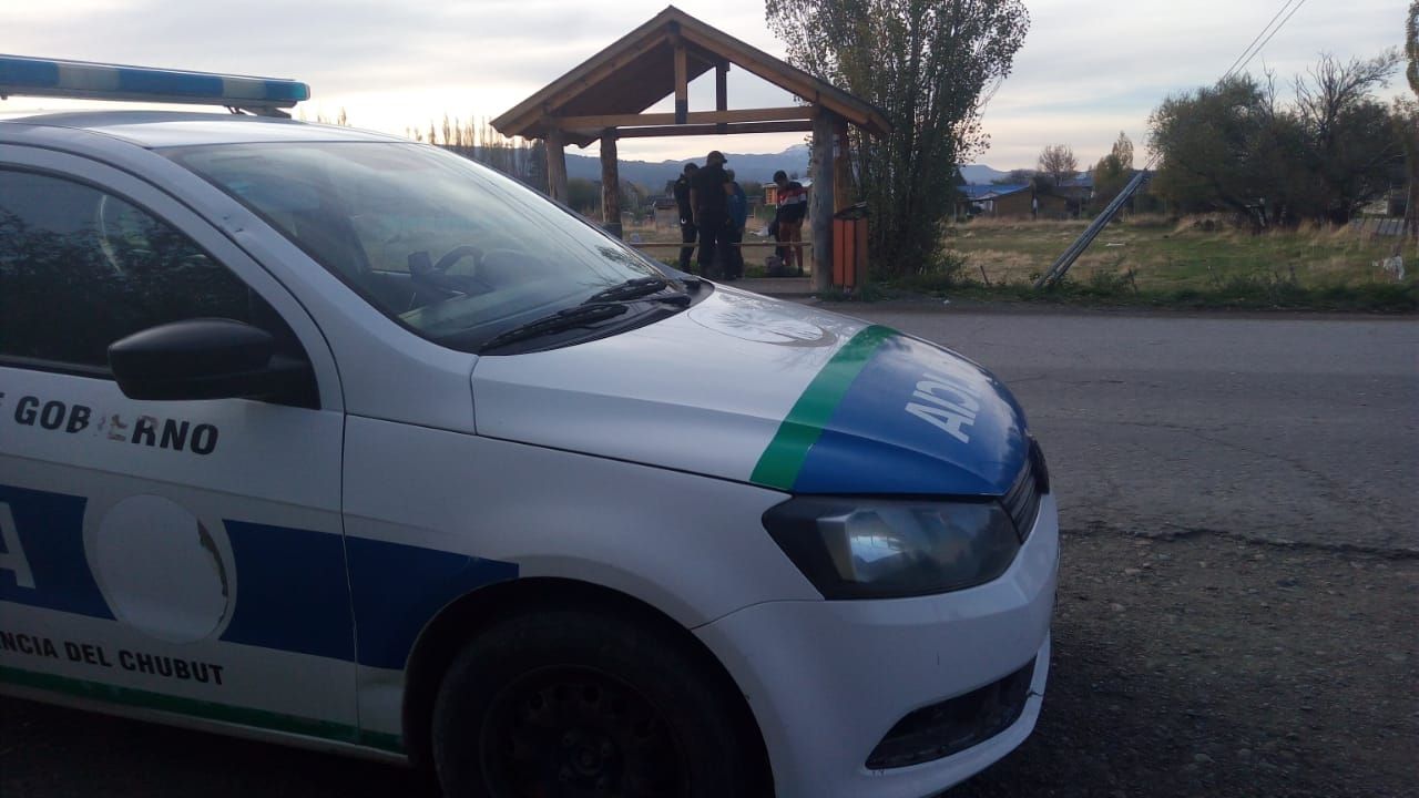 Tenía pedido de captura y lo detuvieron en la garita de colectivo (Policía del Chubut)