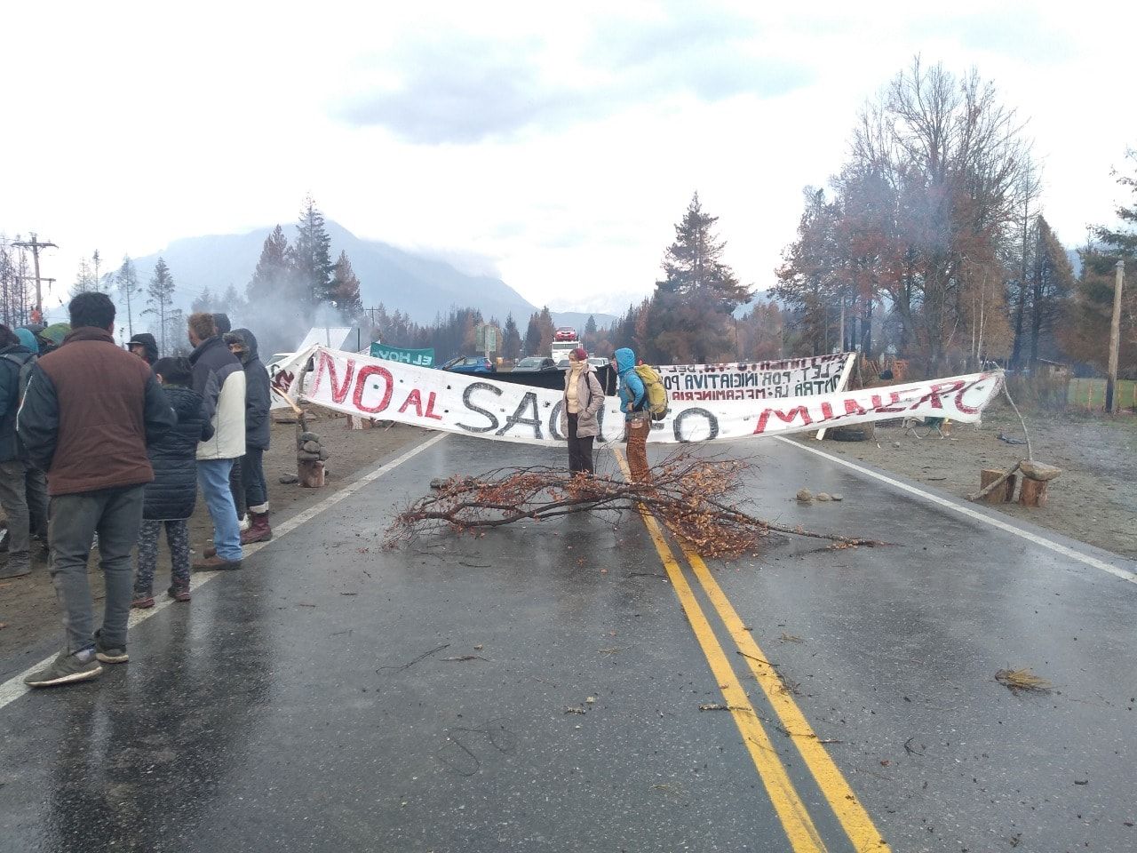 Siguen los cortes del No a la Mina en diferentes puntos de Chubut (Noticias de la Comarca)