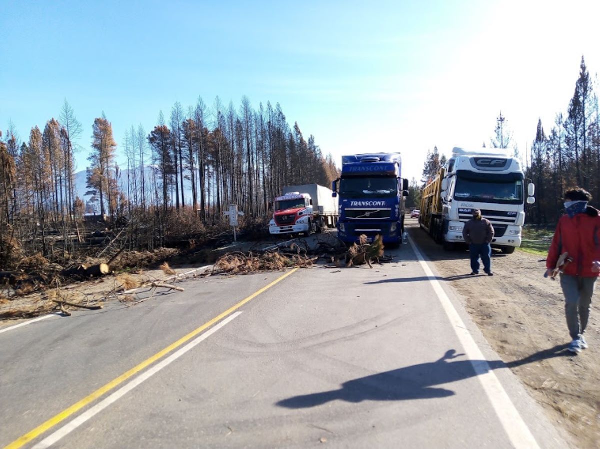 Sigue el corte en la ruta 40 (InfoChucao )