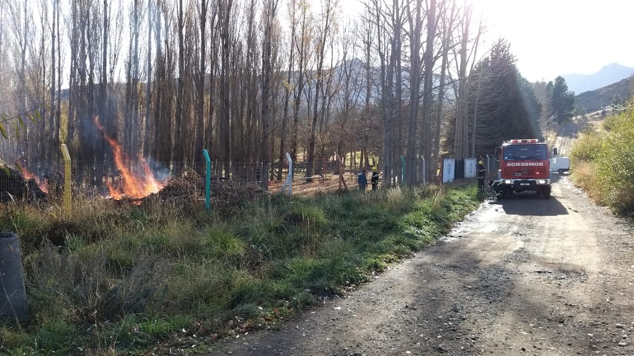 Una quema controlada generó alerta en el ingreso de Esquel
