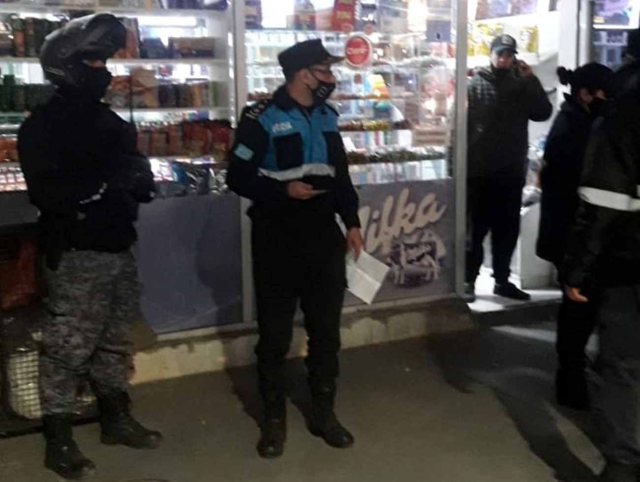 Esquel: Vendía alcohol fuera de horario, agredió al inspector y fue demorado (Policía del Chubut)