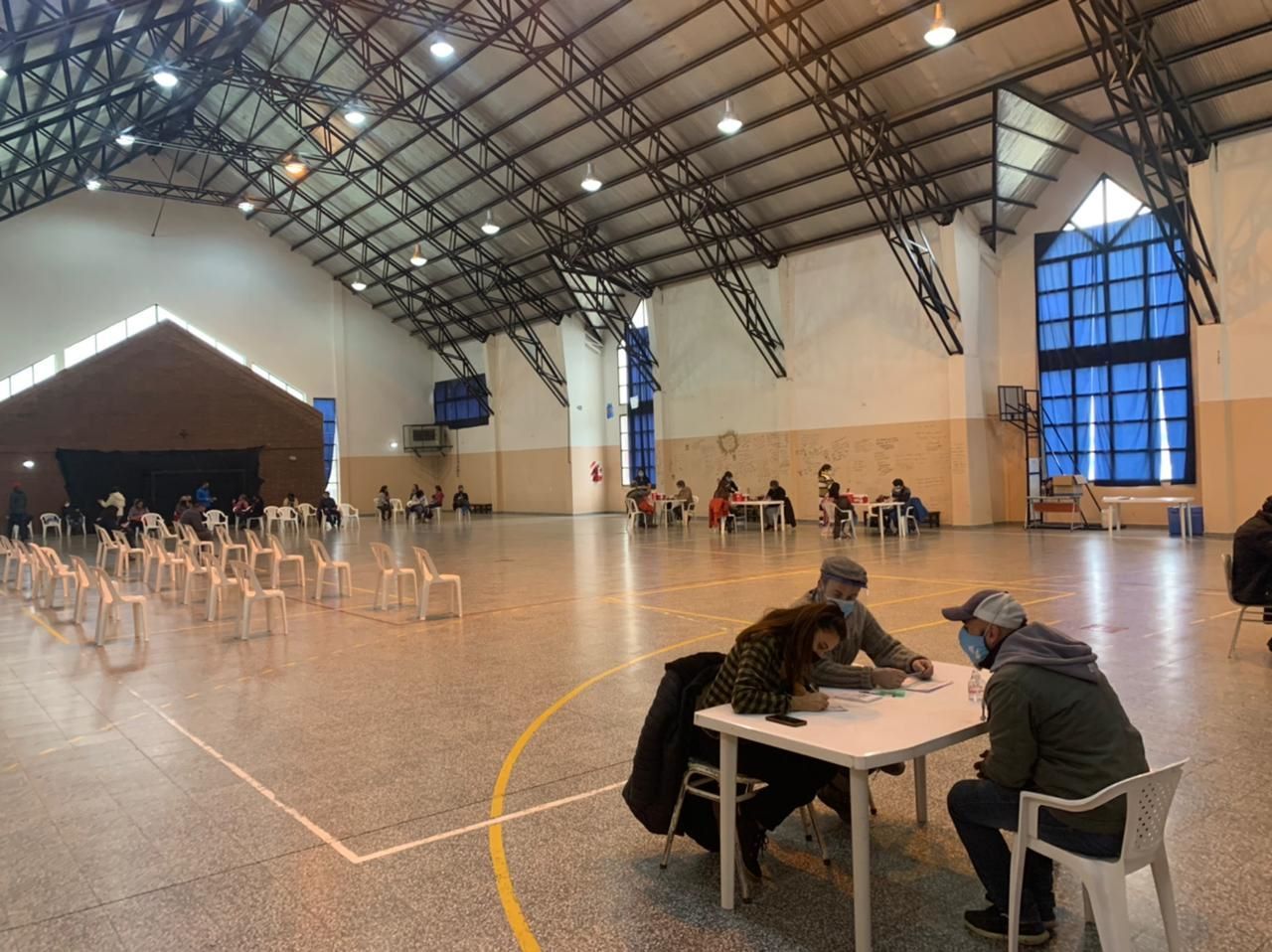 Esquel: desde hoy vacunan sin turno a mayores de 18 años que no tengan la primera dosis