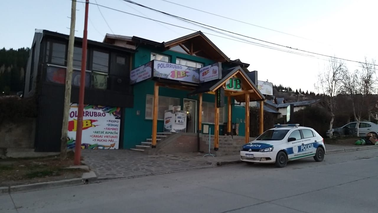 Robaron a punta de pistola la recaudación de un almacén