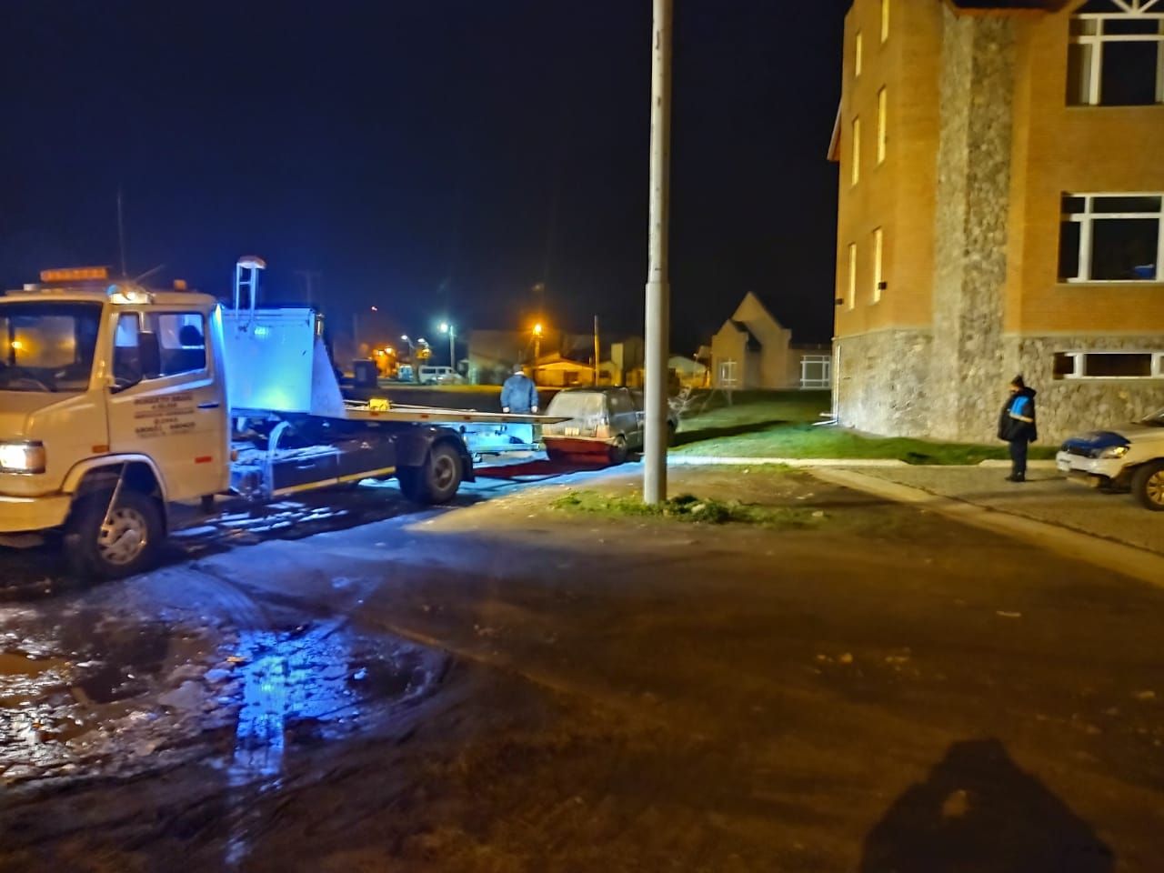 Demorado en Trevelin: se bajó del auto y no podía mantenerse en pie
