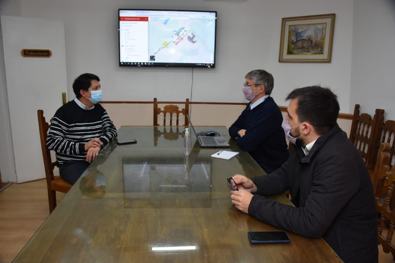 Pinchulef en Esquel supervisó avances del servicio de transporte urbano