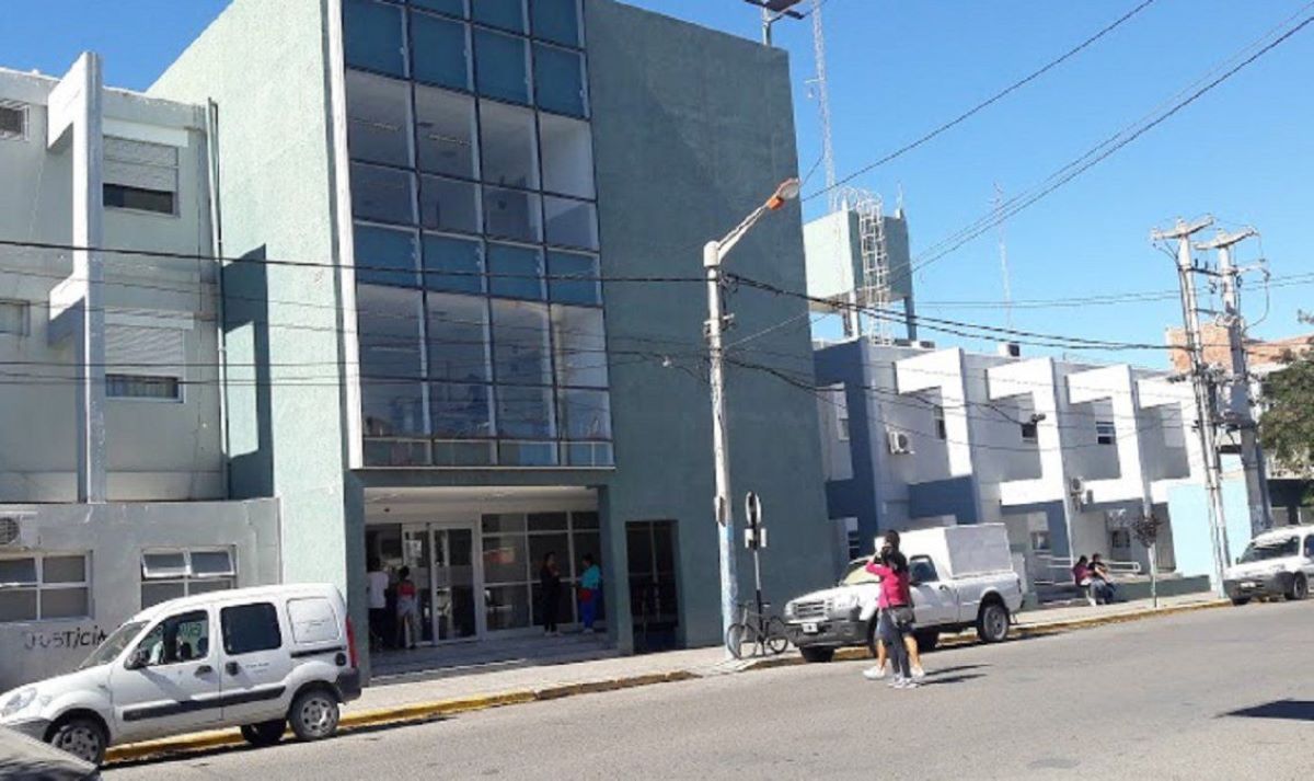 Trelew: Un bebé de dos meses ingresó muerto en el hospital y detuvieron a los padres