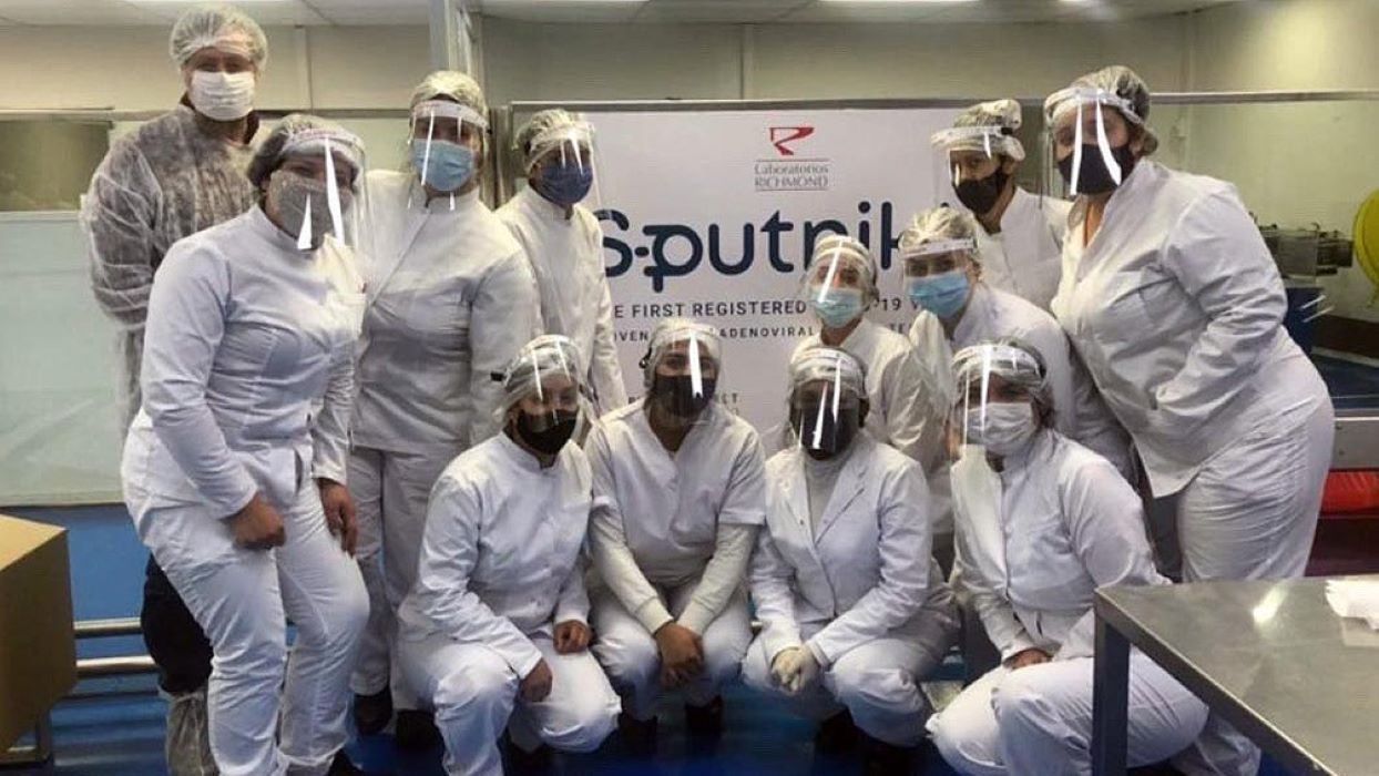 Hoy comienza la producción local del componente 2 de la Sputnik V (Telam)