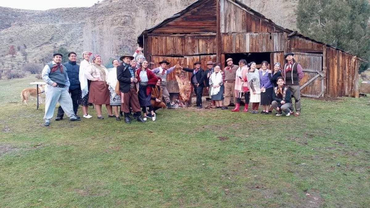 Grupo de Esquel en mayores trajo el primer premio del Certamen Nacional de Danzas Folklóricas