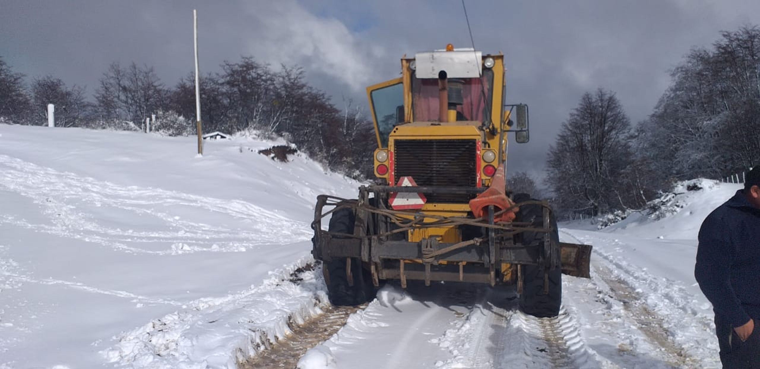 Despeje de nieve y mantenimiento de caminos en Sierra Colorada