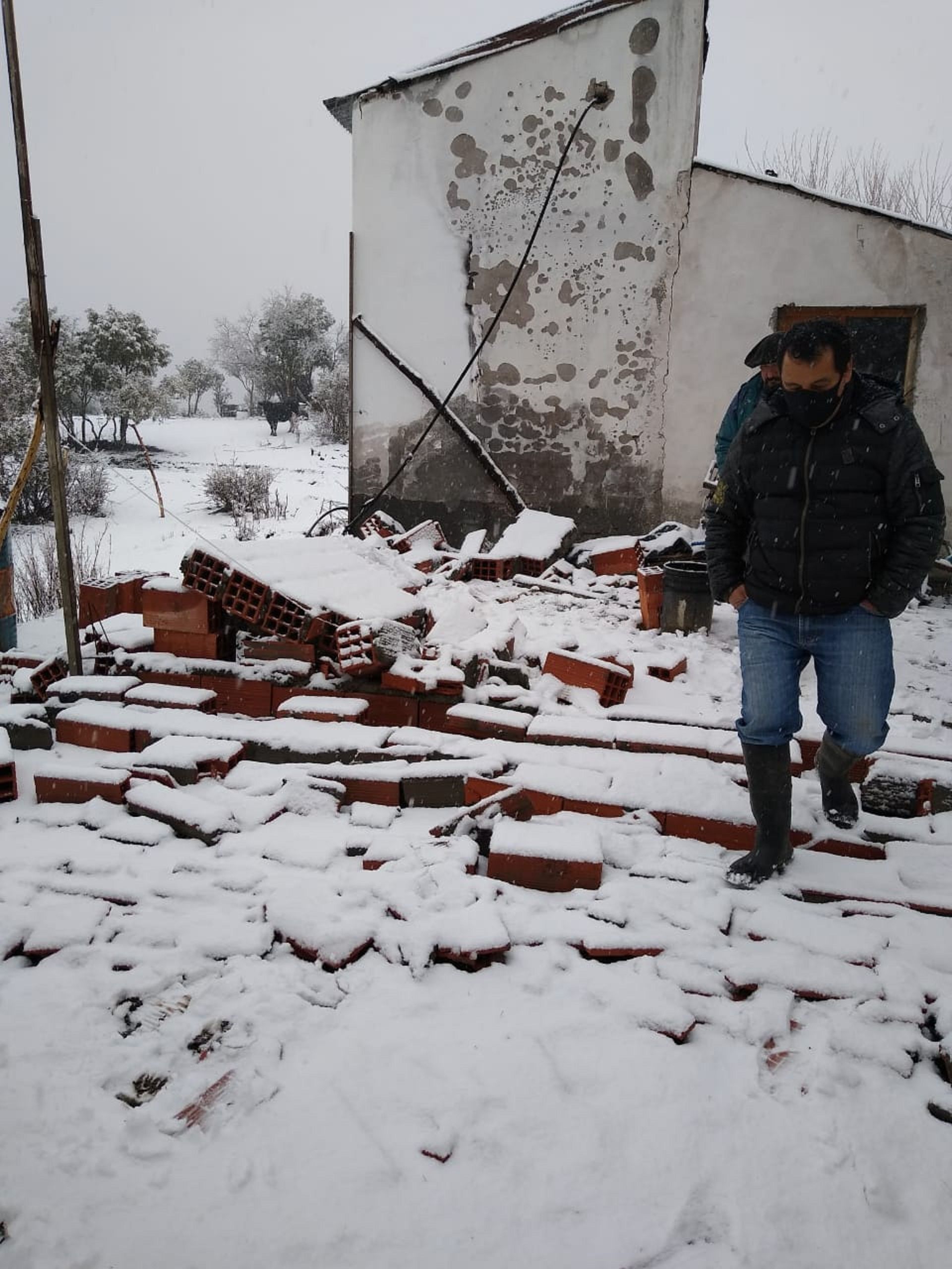 Despeje de nieve y mantenimiento de caminos en Sierra Colorada