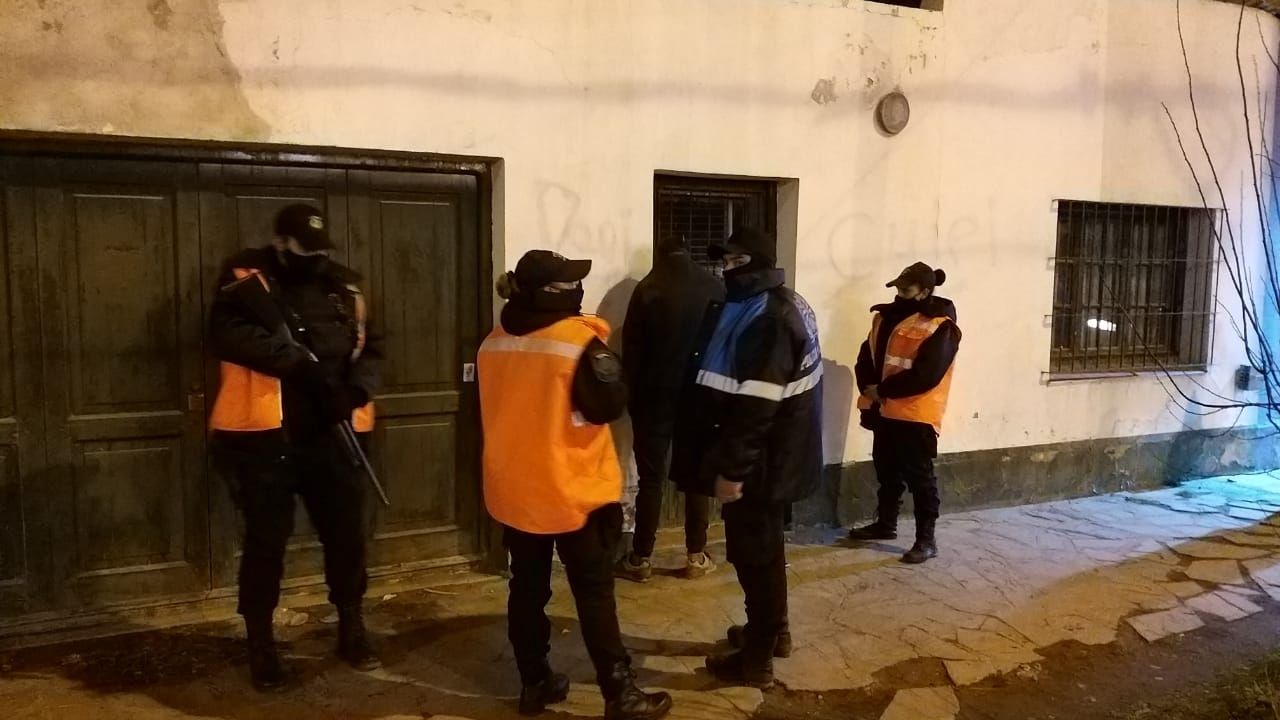 Secuestran marihuana en un procedimiento en la medianoche de Esquel (EQS Notas)