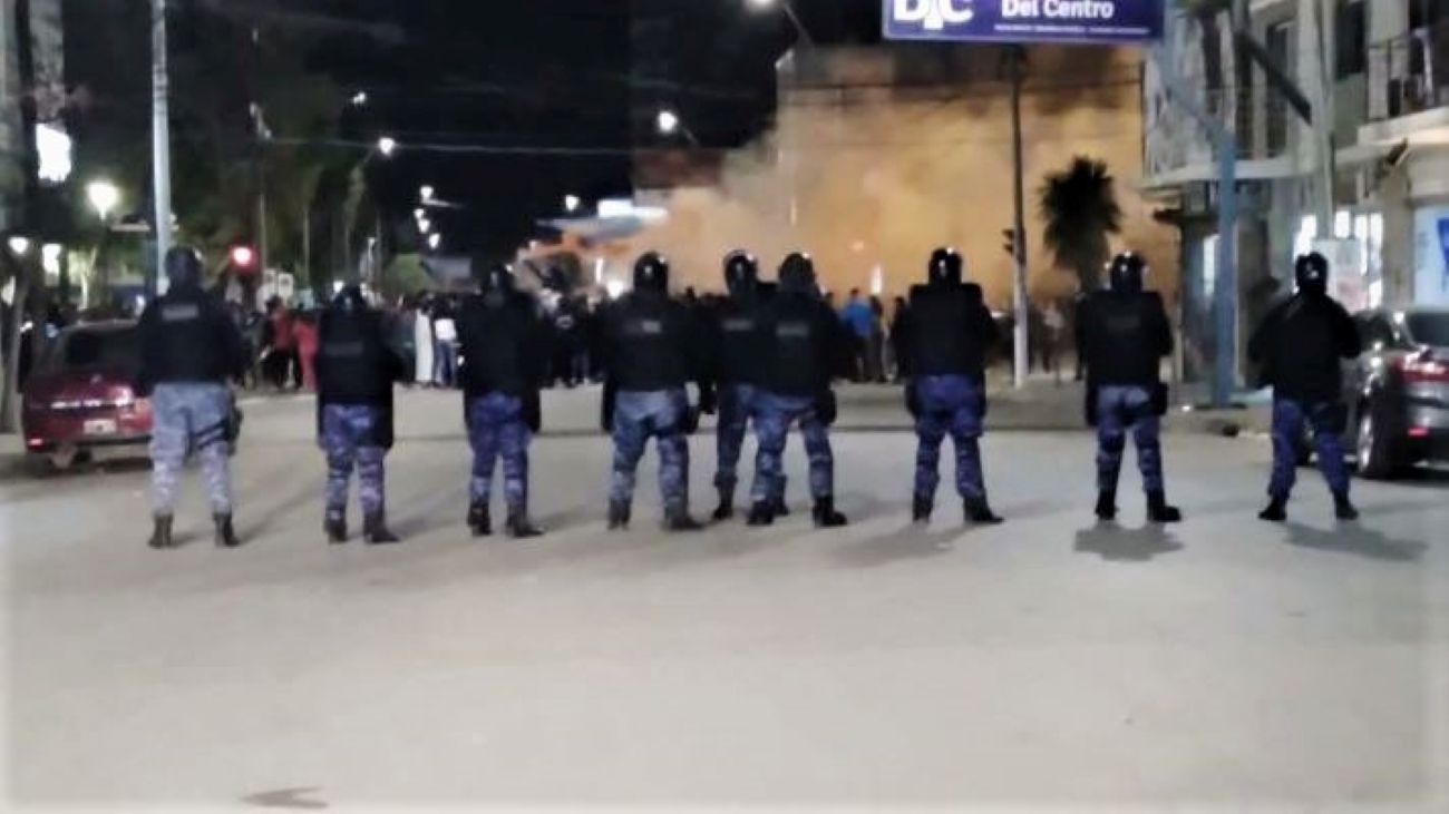 Daños y enfrentamientos con la policía en toda la provincia tras el triunfo de la selección (El Diario Web)