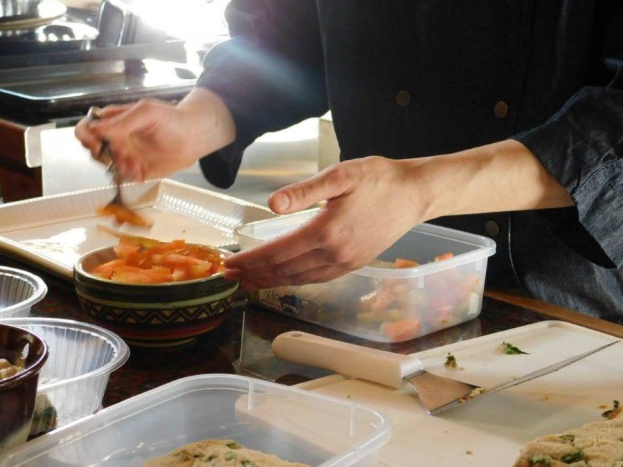 ¿Qué utensilios y equipamiento debo usar en mi cocina para una alimentación saludable?