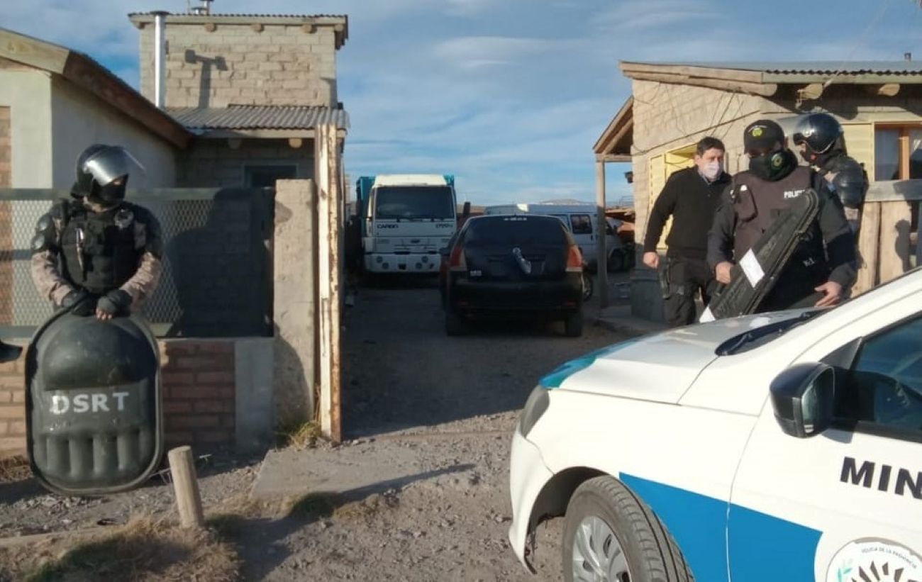Tecka: Pelea entre vecinos por la muerte de un perro terminó con el secuestro de un rifle (Policía del Chubut)