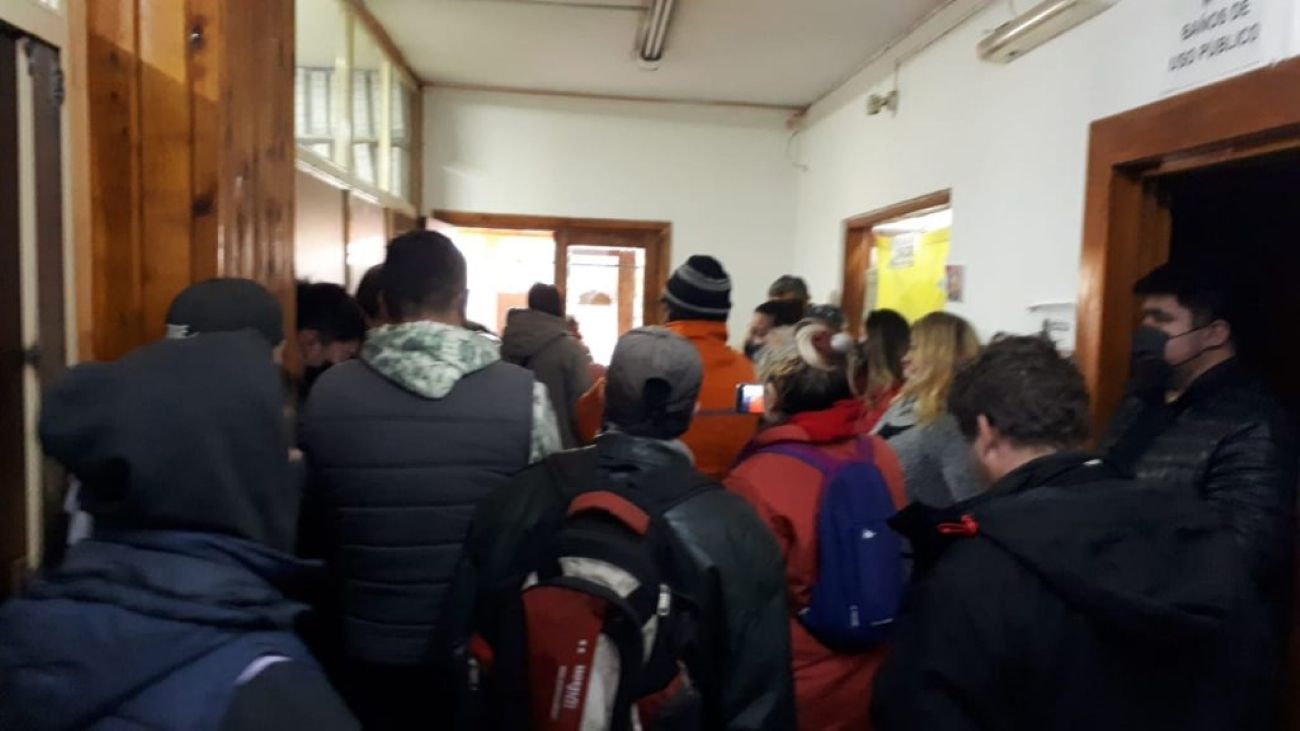 El intendente de Lago Puelo se descompensó mientras recibía a damnificados por los incendios (InfoChucao (El Bolsón))