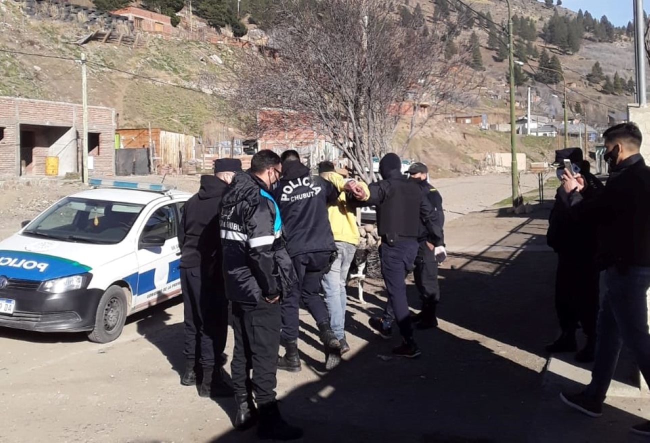 Allanamientos en Esquel: Dos detenidos involucrados en violento robo (Policía del Chubut)