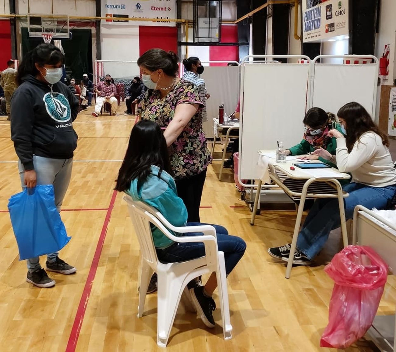 Adolescentes: van a priorizar las dos dosis de los pacientes de riesgo antes de avanzar con el resto (Área Programática Esquel)