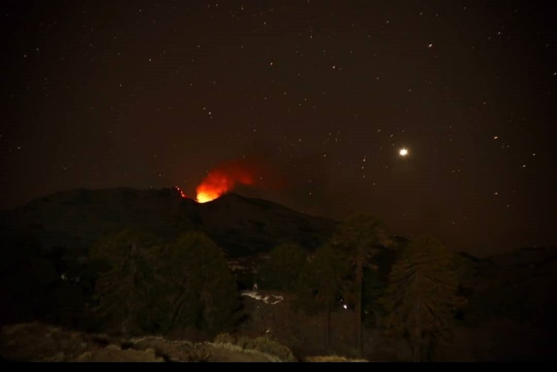 Reportaron actividad eruptiva en el volcán Copahue