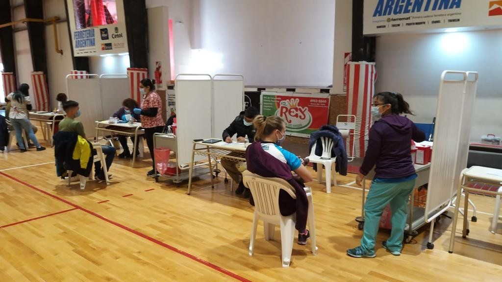 Avanza la vacunación en Esquel.