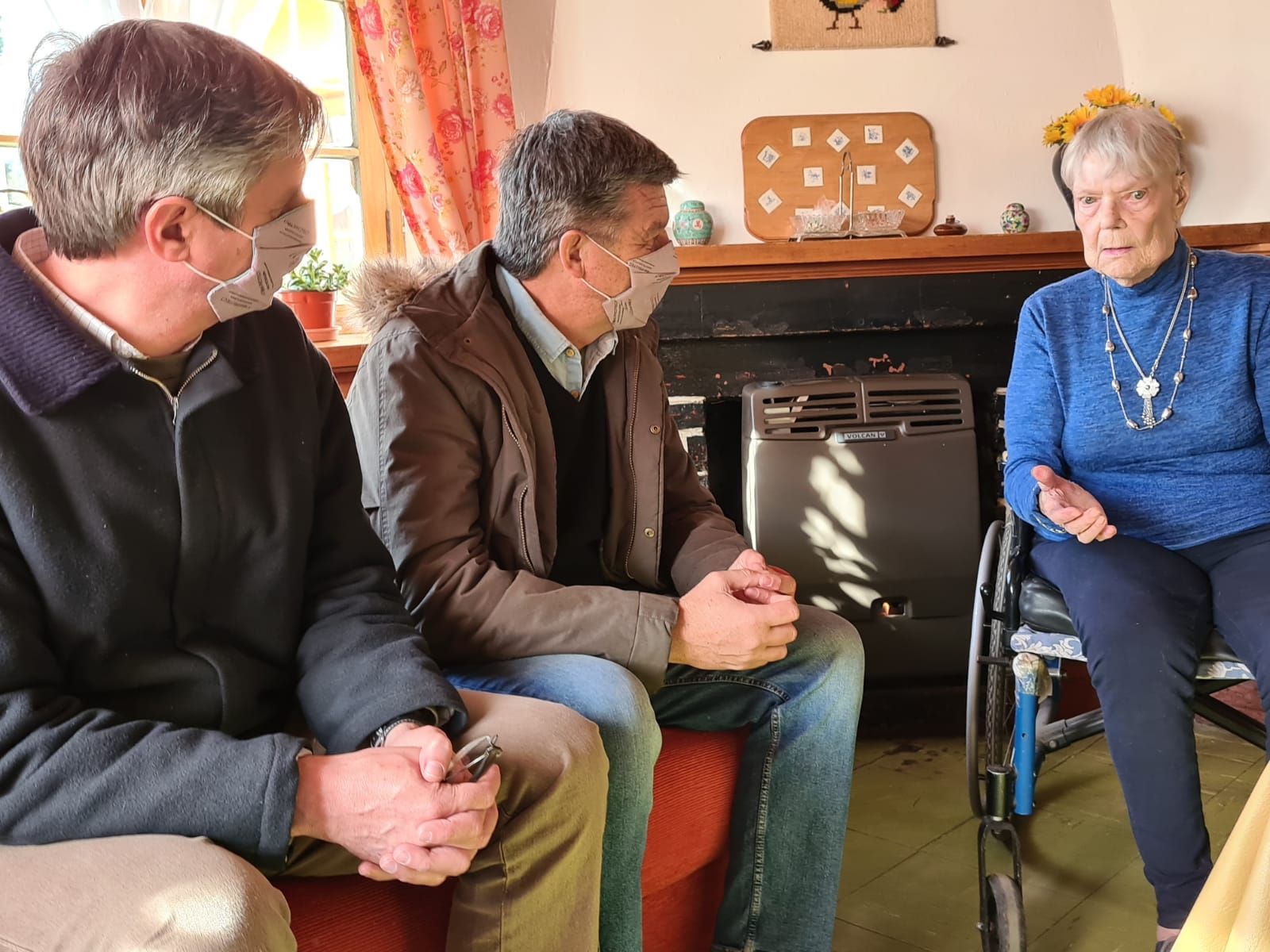 Menna y Ongarato con Edda Ceschi, afiliada radical de 90 años