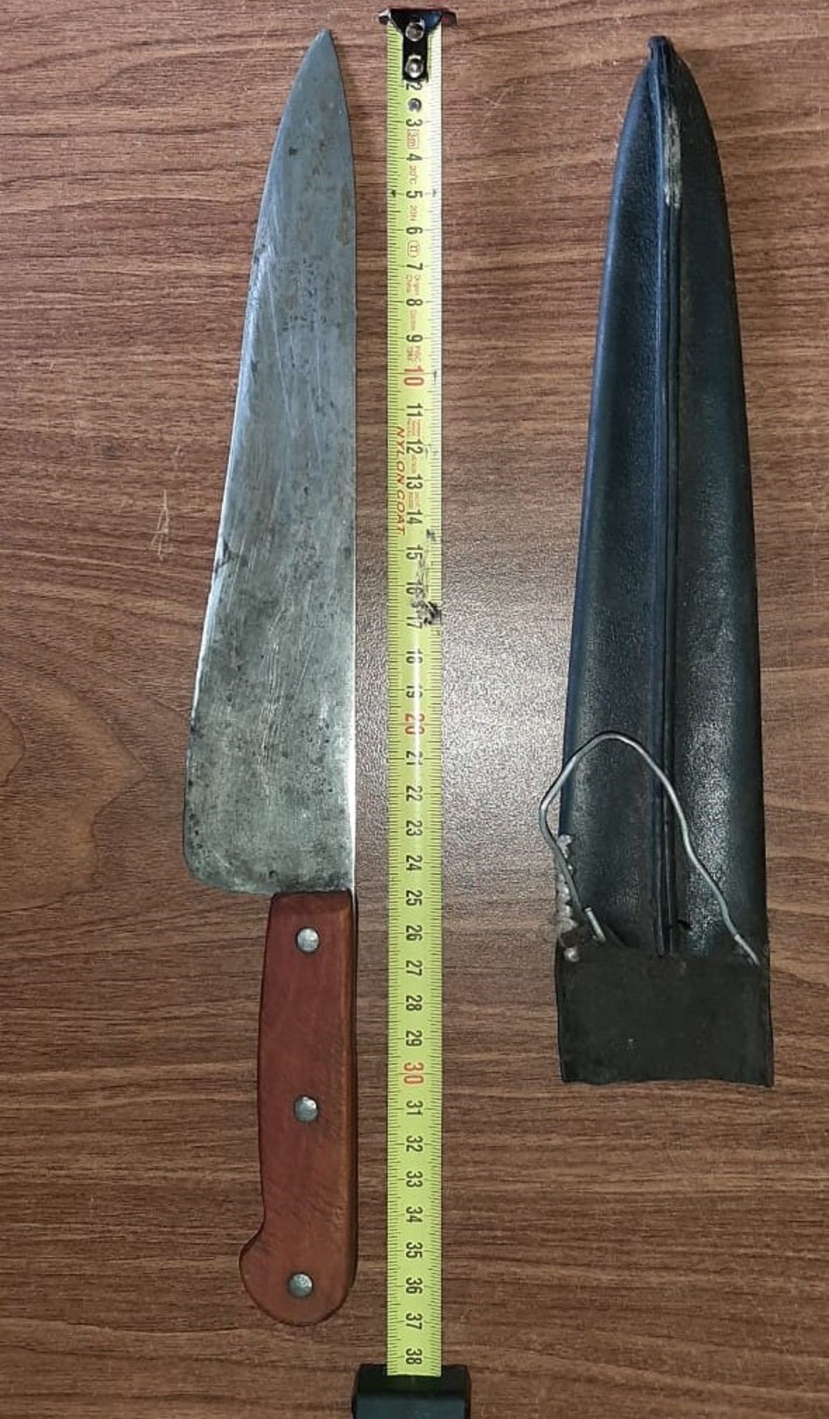Río Pico: Los atacó con un cuchillo y amenazó con prenderle fuego la casa