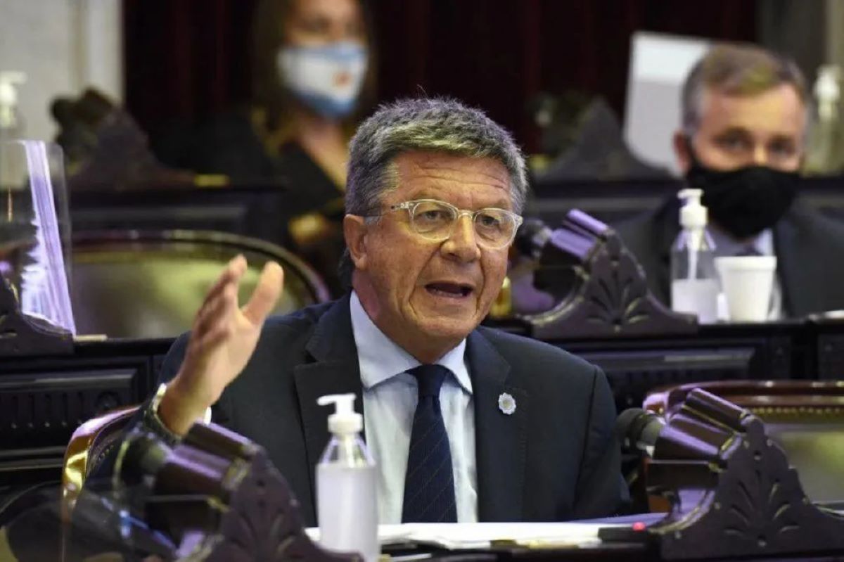 Menna propone amnistía a encausados penales "por quebrar reglas que las autoridades no cumplen"