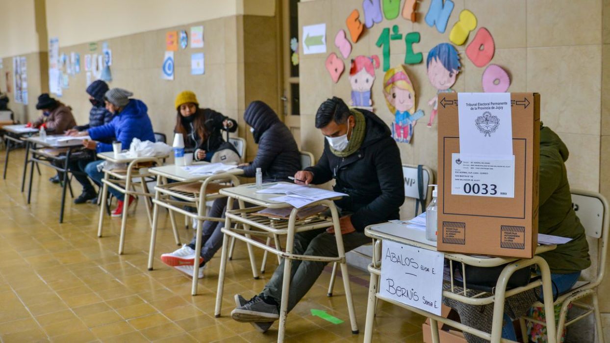 Ya comenzaron a convocar a las autoridades de mesa para las elecciones. (Ámbito.com)