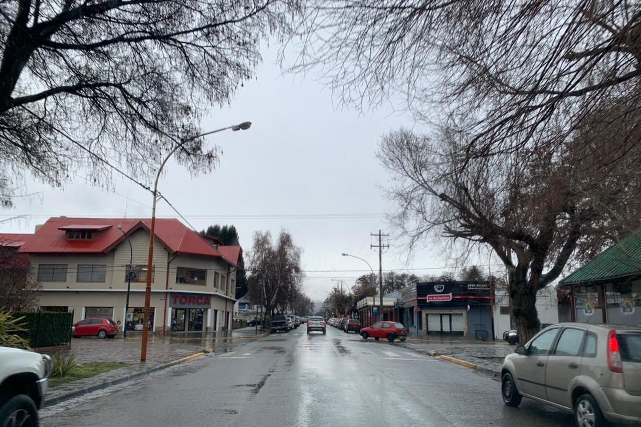 Septiembre llega a Esquel con lluvias y cielo nublado
