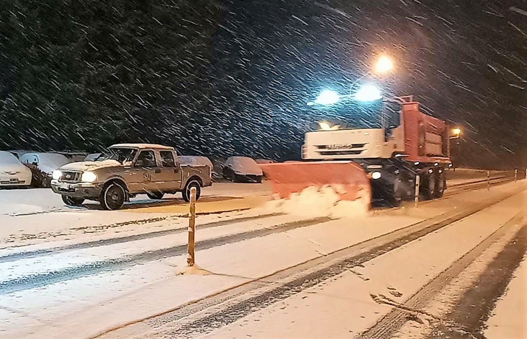 Llegó la nieve a toda la región y las rutas están transitables con precaución