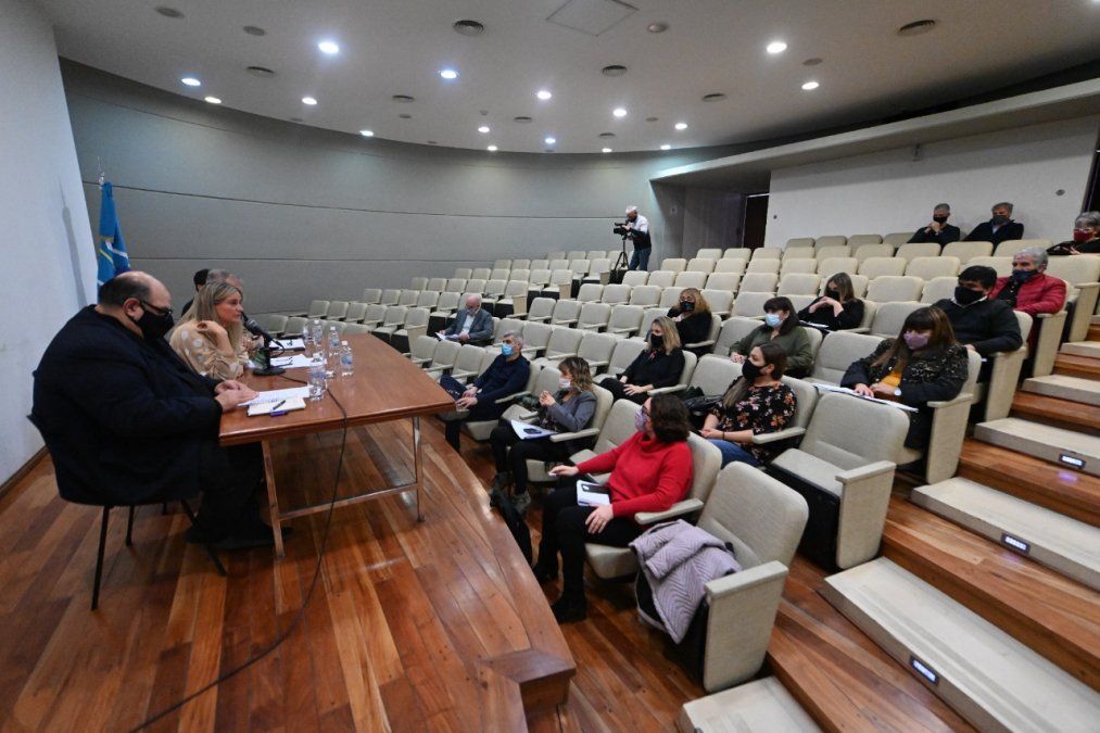 Reunión por la Ley de Turismo.