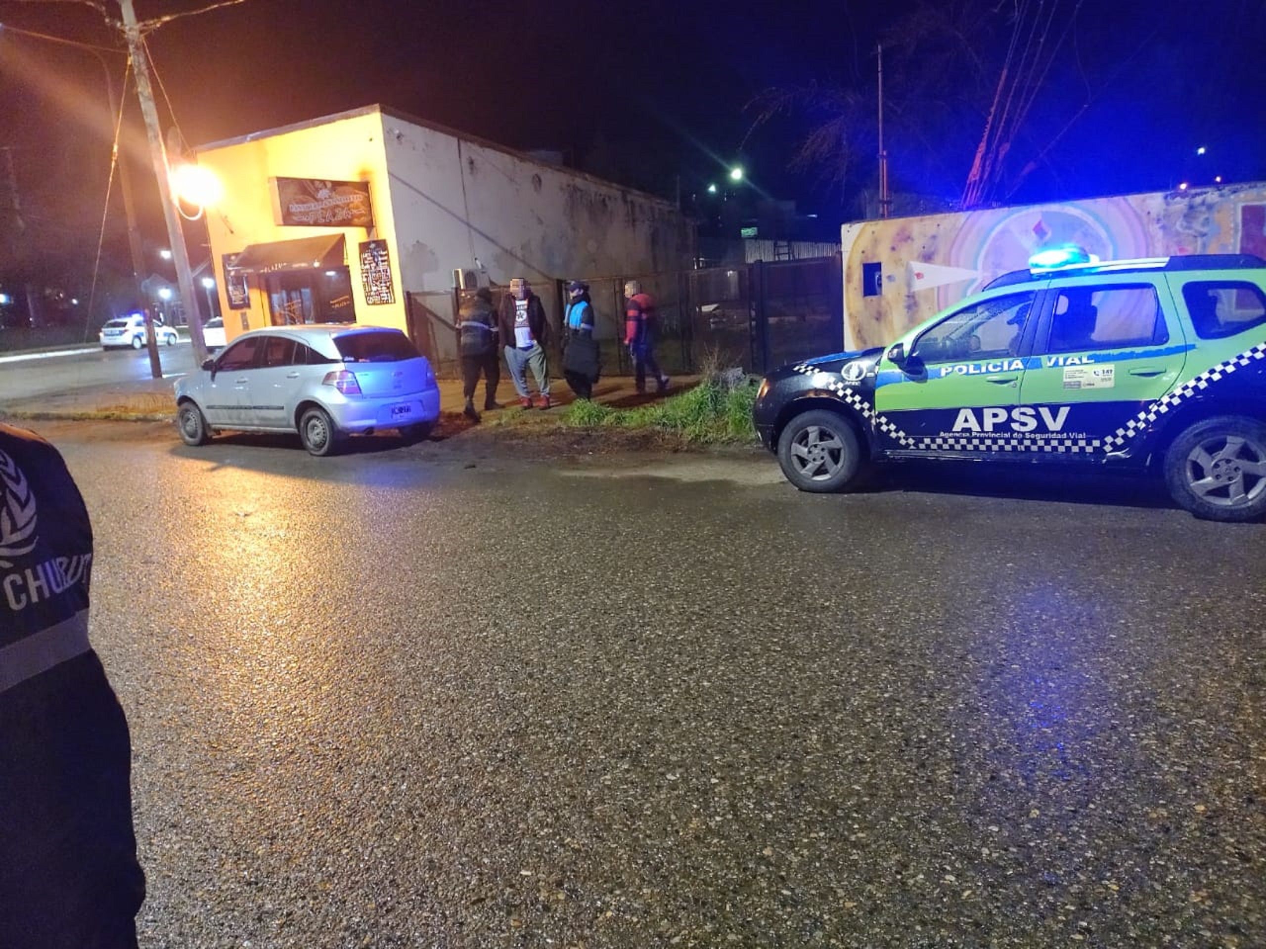 Estacionó para evadir el control pero igual le hicieron el tes de alcoholemia