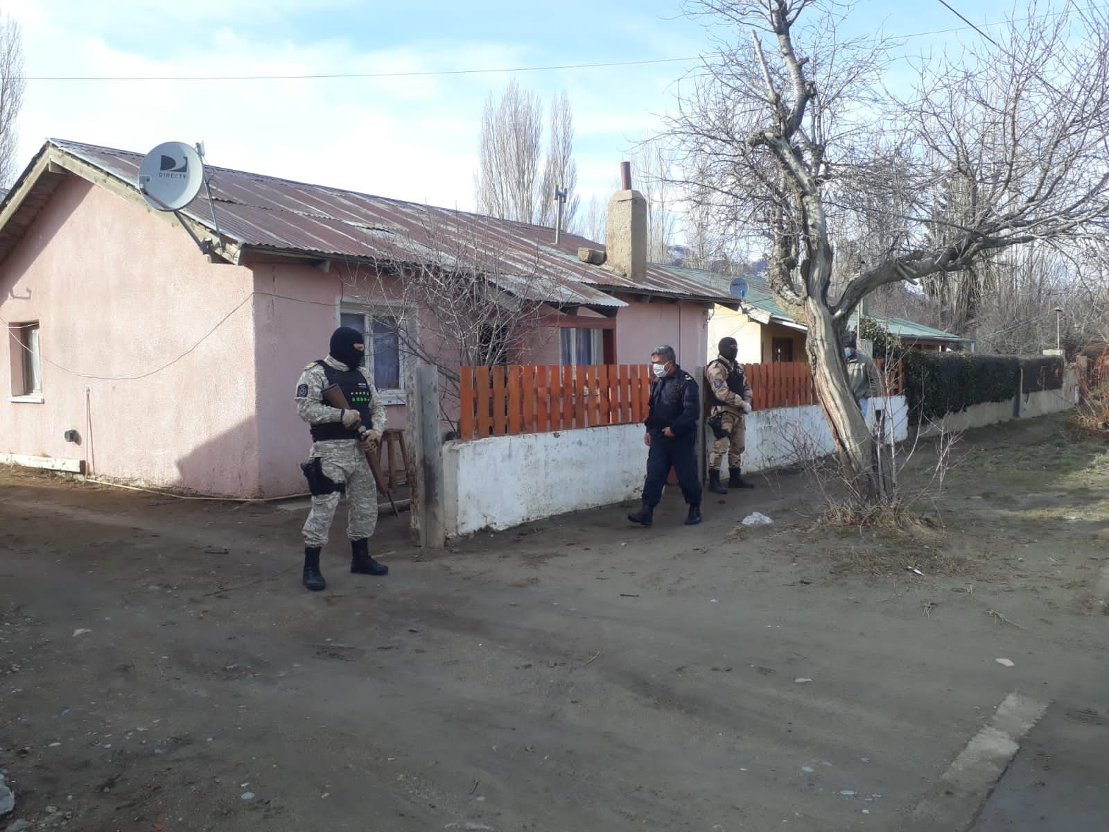Allanamientos en El Maitén: Secuestraron un arma, herramientas y marihuana