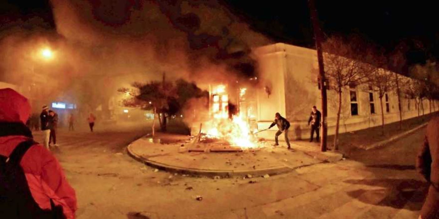 Suspendieron el inicio del juicio por los incendios en Legislatura y Casa de Gobierno